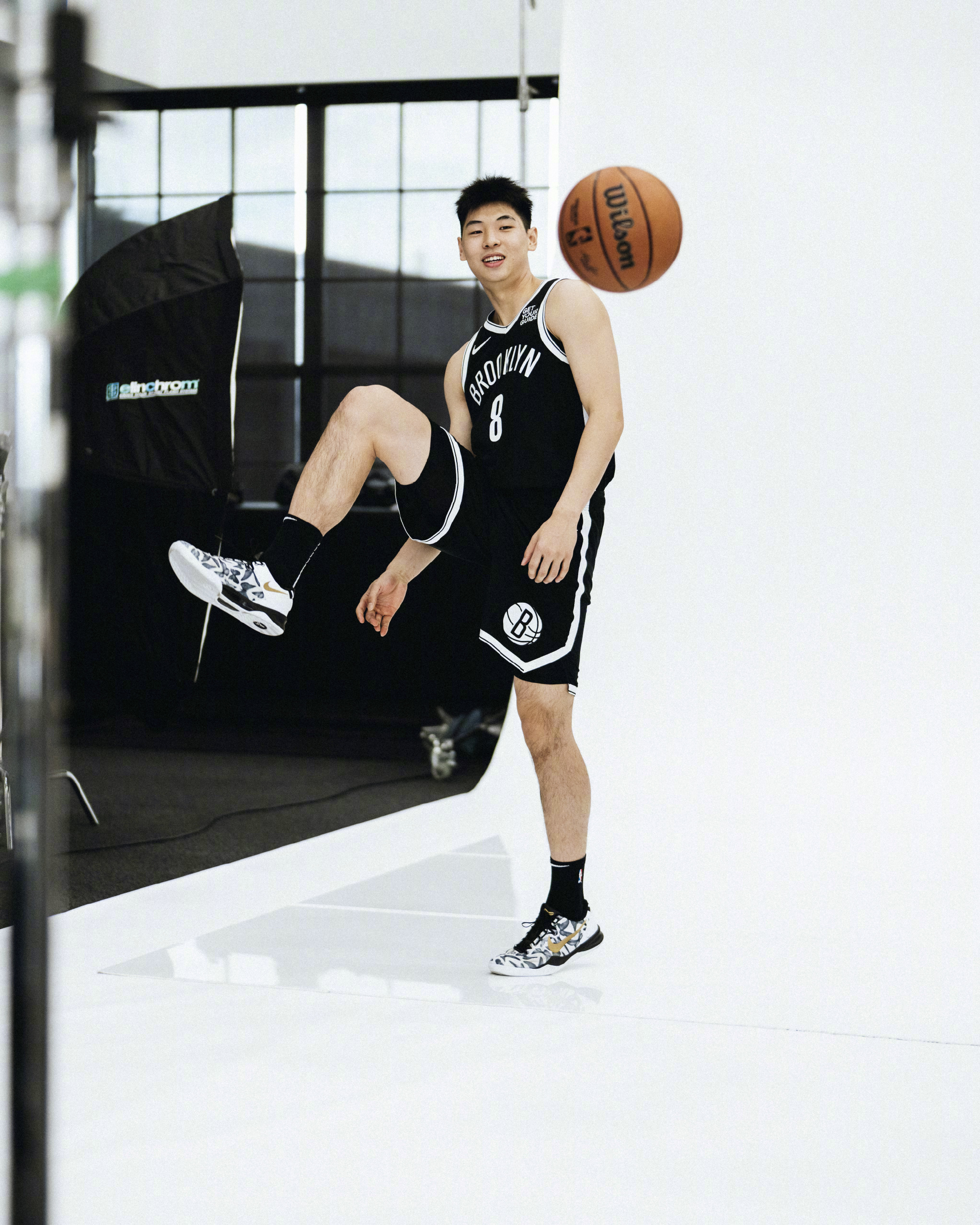 包含赛前费城76人备战中超，手感冰凉细节曝光，目标明确，临场指挥获称赞的词条